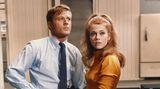 Sie waren jung: In der Beziehungskomödie "Barfuß im Park" von 1967 spielt Robert Redford mit Jane Fonda ein frisch verheiratetes Pärchen und seine Reibereien