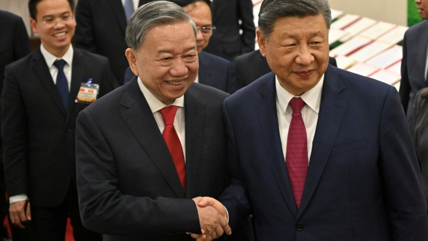 To Lam (l.) und Xi Jinping
