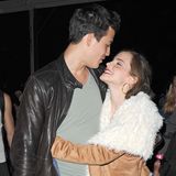 Emma Watson umarmt ihren Freund Will Adamowicz auf dem Coachella Festival 2012