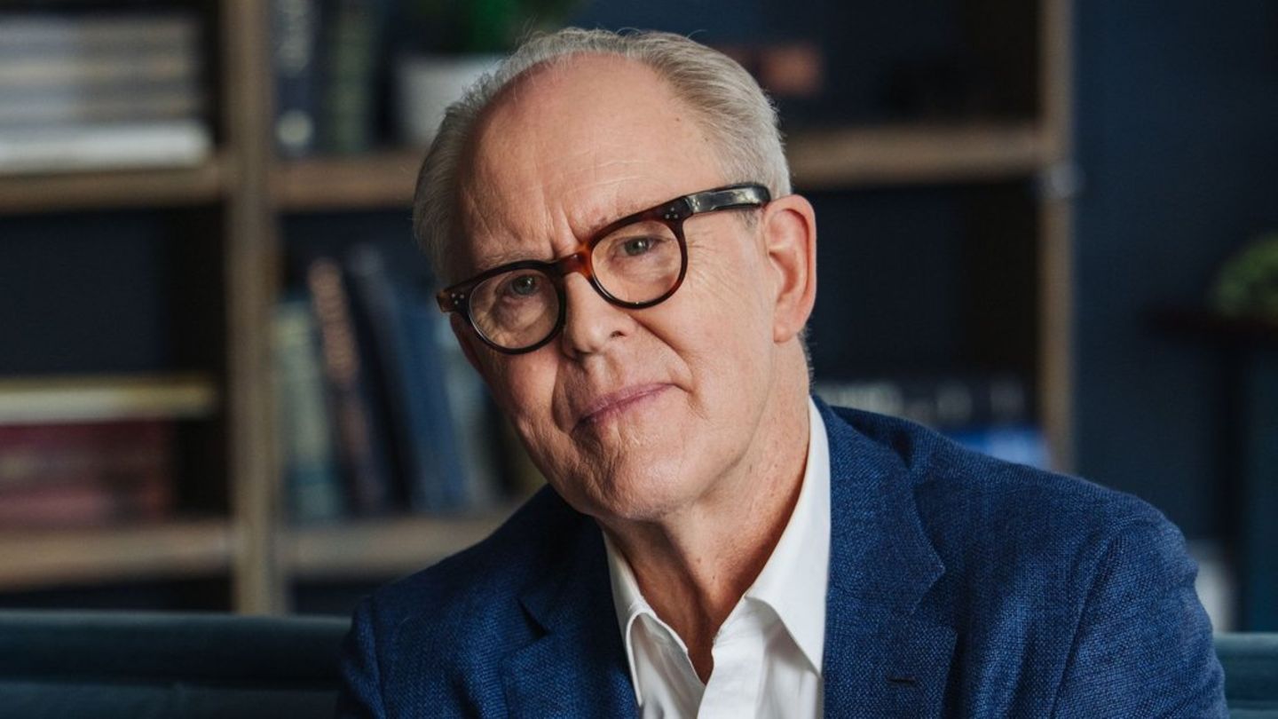 John Lithgow wird zu Harry Potters Schulleiter Albus Dumbledore