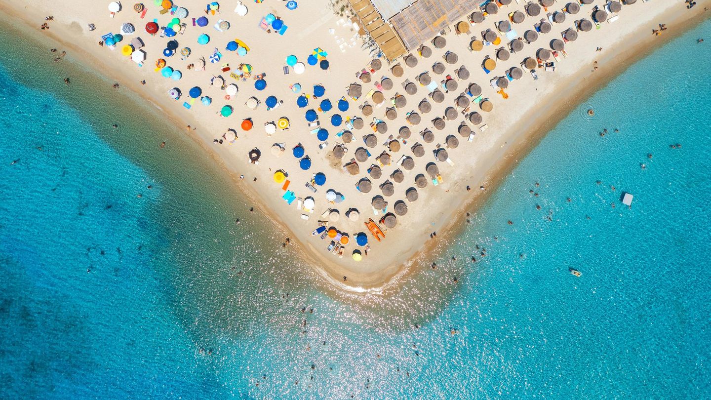 Strand von Tuerredda auf Sardinien in Italien