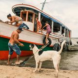 Diese Familie lebt auf einem Boot