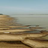 Hier hat sich aufgrund der Dürre ein gigantisches Sandbett gebildet