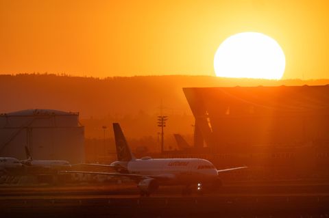Was tun, wenn Airlines nicht zahlen? So bekommen Sie Ihr Geld zurück (Video)