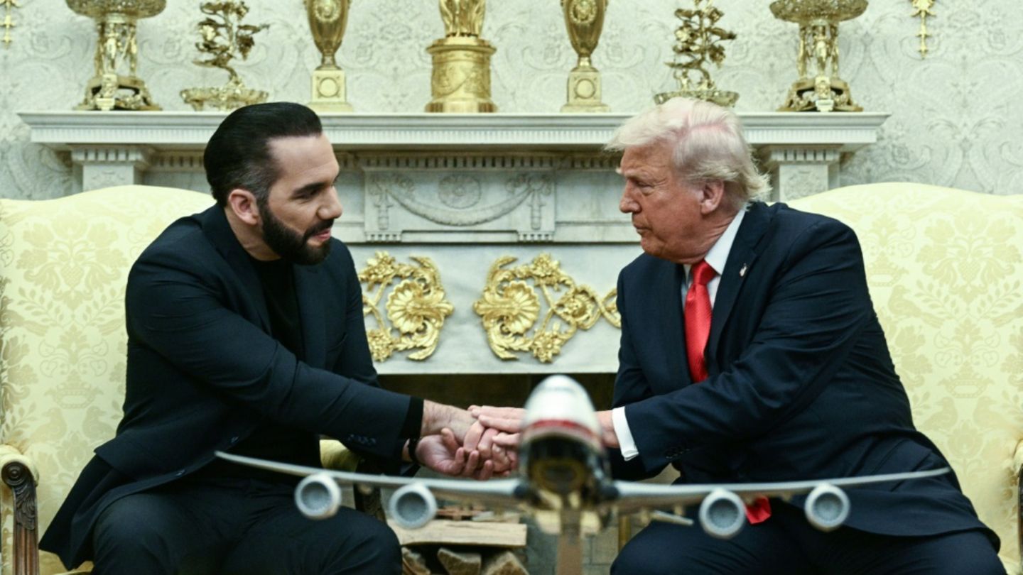 Bukele (l.) und Trump