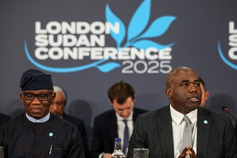 Der britische Außenminister Lammy (r.) und AU-Kommissar Adeoye am Dienstag in London