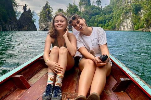 Im Januar 2025 starten Charlotte Pohl (l.) und Maria Lepère (r.) ihre Weltreise in Thailand. Da hatten sie noch Spaß