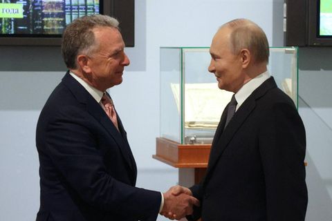 Witkoff und Putin geben sich die Hände