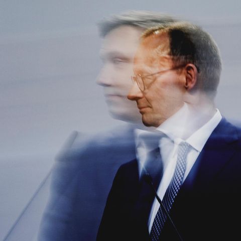 AfD process: The SPD chairman Lars Klingbeil with CDU boss Friedrich Merz at the presentation of the coalition agreement