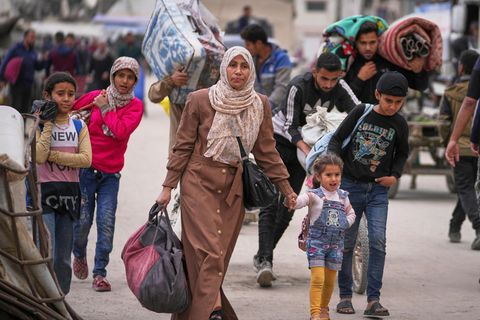 Gazastreifen: Vertriebene Palästinenser fliehen aus dem Osten in den Westen von Gaza-Stadt