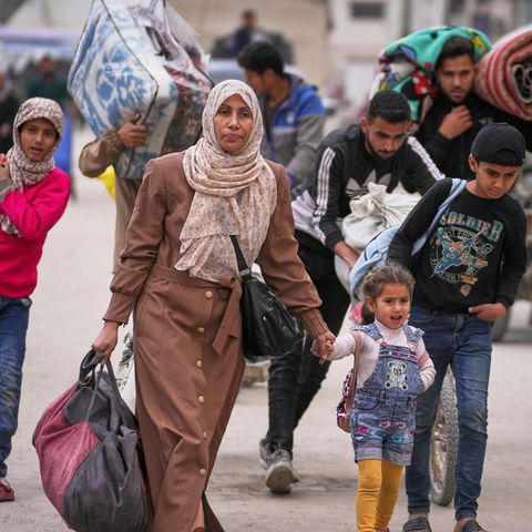 Gazastreifen: Vertriebene Palästinenser fliehen aus dem Osten in den Westen von Gaza-Stadt