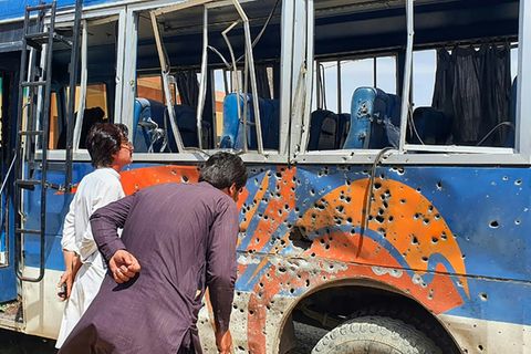 Beschädigter Polizeibus in Mastung