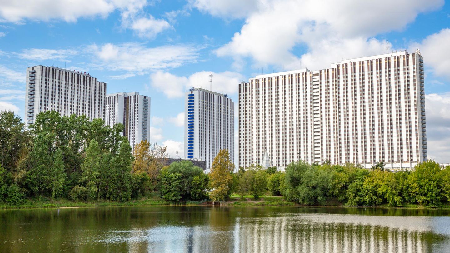 Hotels: Außenansicht des Izmailovo Hotels in Moskau