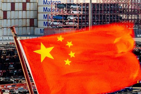 China gilt als einer der wichtigsten Handelspartner für die USA. Während der Zollstreit der amerikanischen Wirtschaft schadet, sind für Europa einige Vorteile möglich.