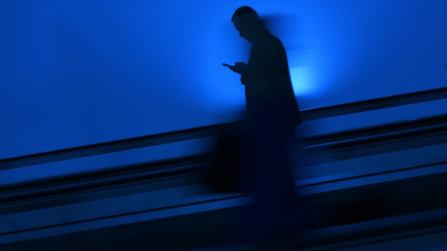 Mann mit Smartphone