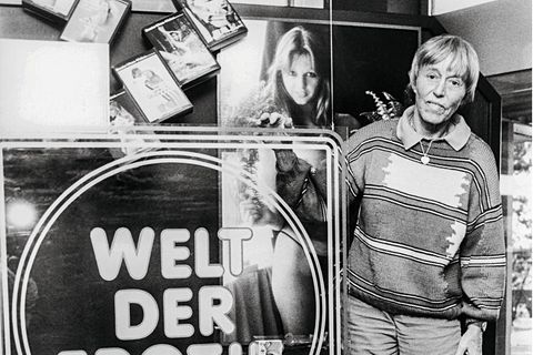 Beate Uhse im Eingang ihres Sexshops