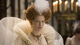 Cate Blanchett im Gewand und mit Perücke  als Queen Elizabeth