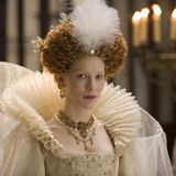 Cate Blanchett im Gewand und mit Perücke  als Queen Elizabeth