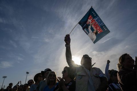 Ein historisches Tief für die Demokraten in den USA: Nur noch 29% der Amerikaner haben einen positiven Blick auf die Partei – und die Mehrheit wisse nicht, wofür sie noch stehe.