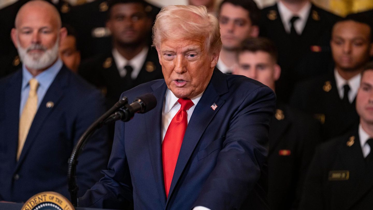 Donald Trump limits access from news agencies