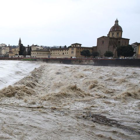 Italien: Der überflutete Arno in Florenz