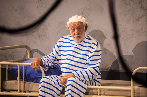Dieter Hallervorden in einer Neuauflage seiner Comedy-Nummer "Palim-Palim" für die Sendung "75 Jahre ARD -