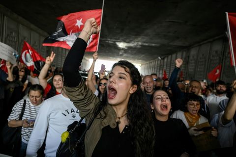 Protest gegen Festnahme Imanoglus in der Türkei