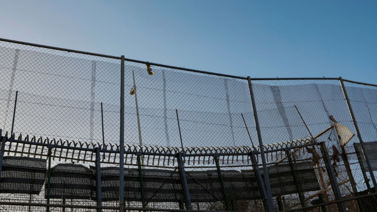Zaun an der Grenze zwischen der spanischen Exklave Melilla und Marokko