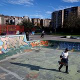 88 Jahre alter Skateboarder
