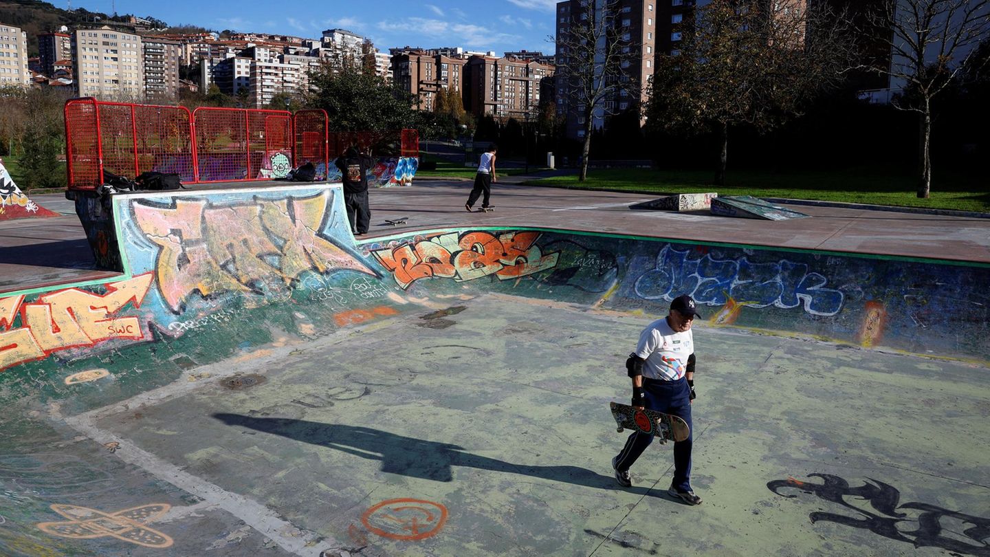 88 Jahre alter Skateboarder