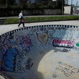 88 Jahre alter Skateboarder