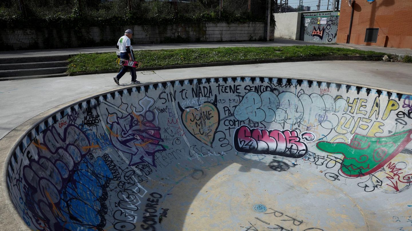 88 Jahre alter Skateboarder