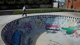 88 Jahre alter Skateboarder