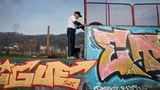 88 Jahre alter Skateboarder
