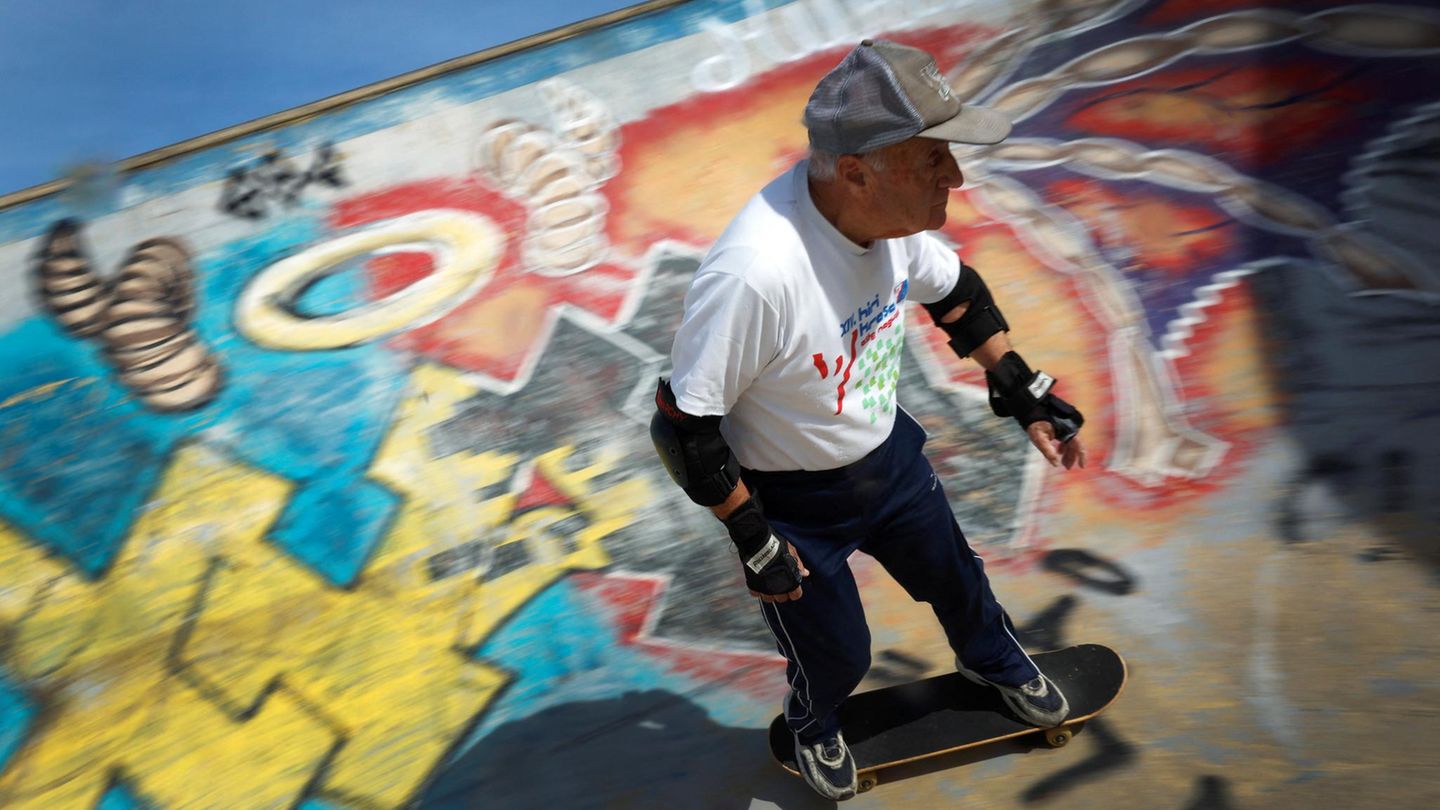 88 Jahre alter Skateboarder