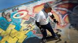 88 Jahre alter Skateboarder