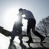 88 Jahre alter Skateboarder