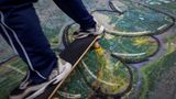88 Jahre alter Skateboarder