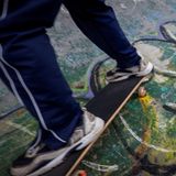 88 Jahre alter Skateboarder