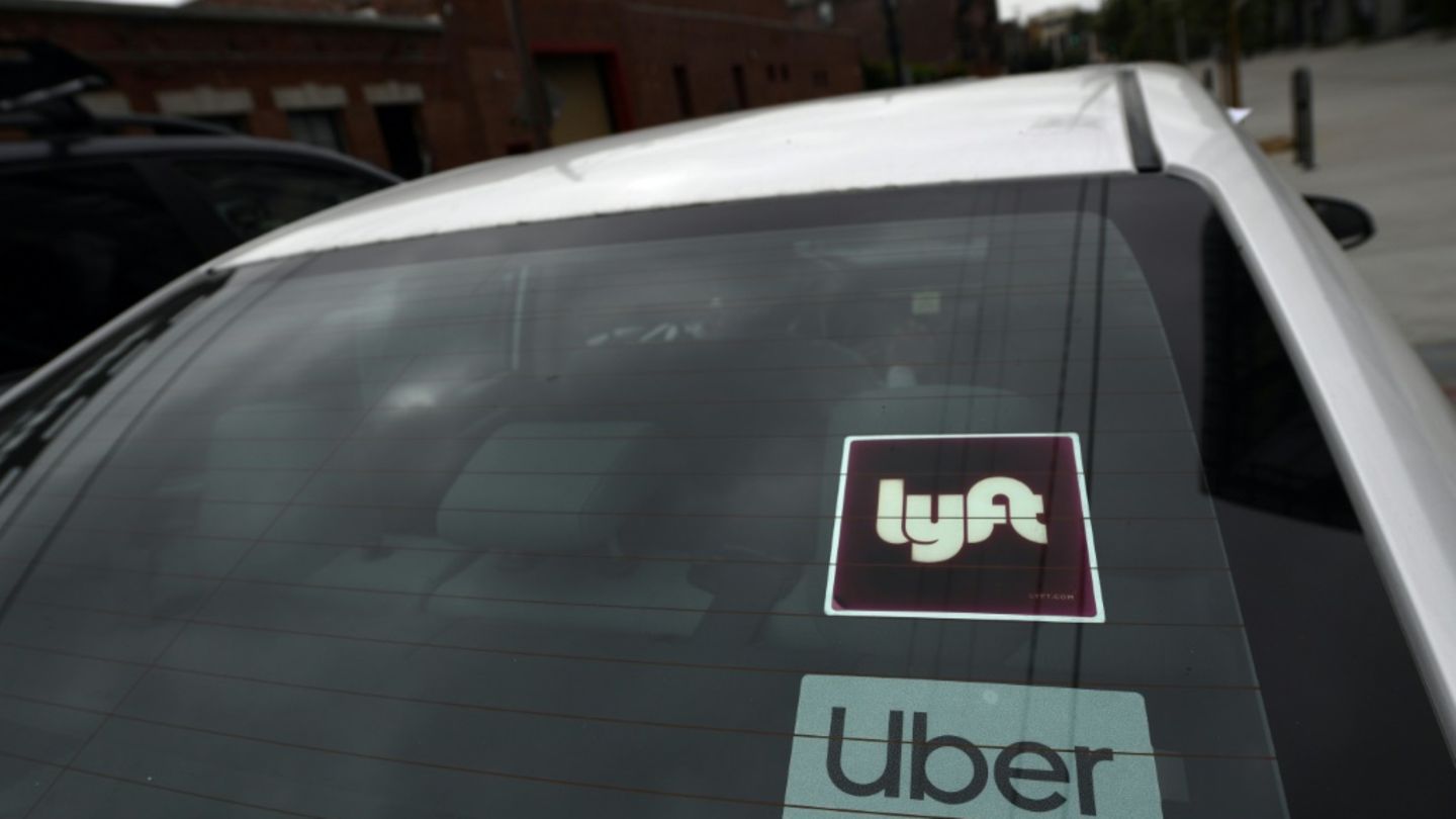 Fahrer von Uber und Lyft reichen Klage ein