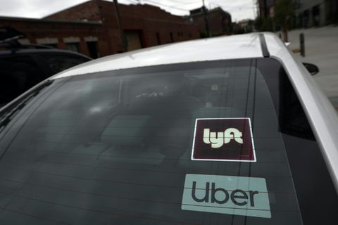 Fahrer von Uber und Lyft reichen Klage ein