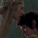 Cate Blanchett gibt als Elefenkönigin Elijah Wood einen Kuss auf die Stirn.