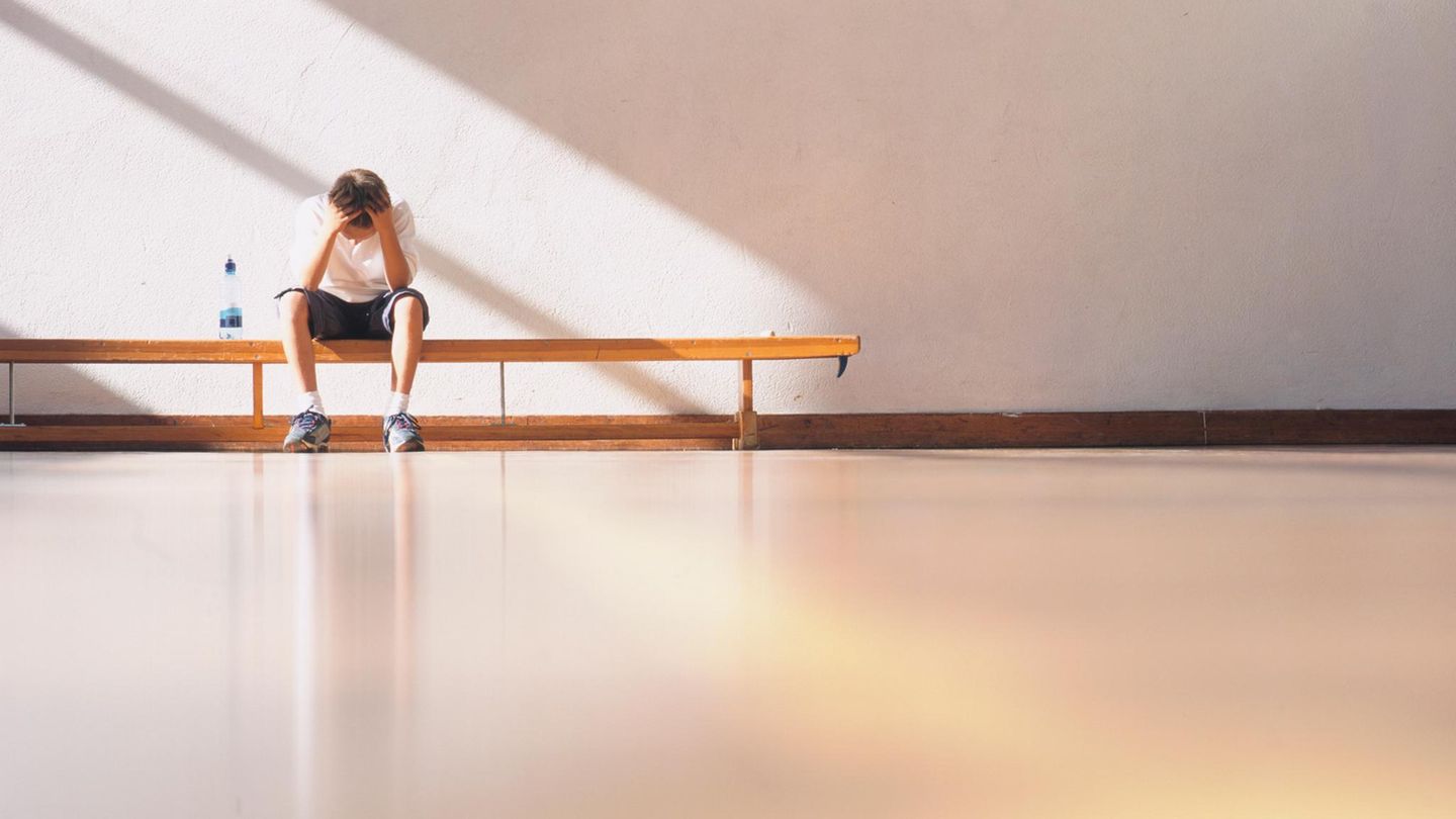 Gewalt im Sport: Ina Lambert sagt, im Sport herrschten oft Abhängigkeitsverhältnisse zwischen Trainern und Jugendlichen. Das könne Gewalt begünstigen Ina Lambert sagt, im Sport herrschten oft Abhängigkeitsverhältnisse zwischen Trainern und Jugendlichen. Das könne Gewalt begünstigen