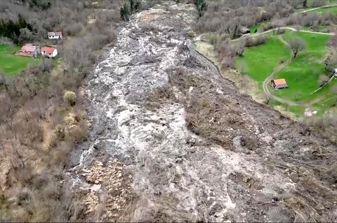 Erdrutsch und Überflutungen nach Unwetter in Norditalien