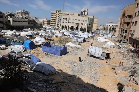 Zelte für vertriebene Palästinenser in der Stadt Gaza