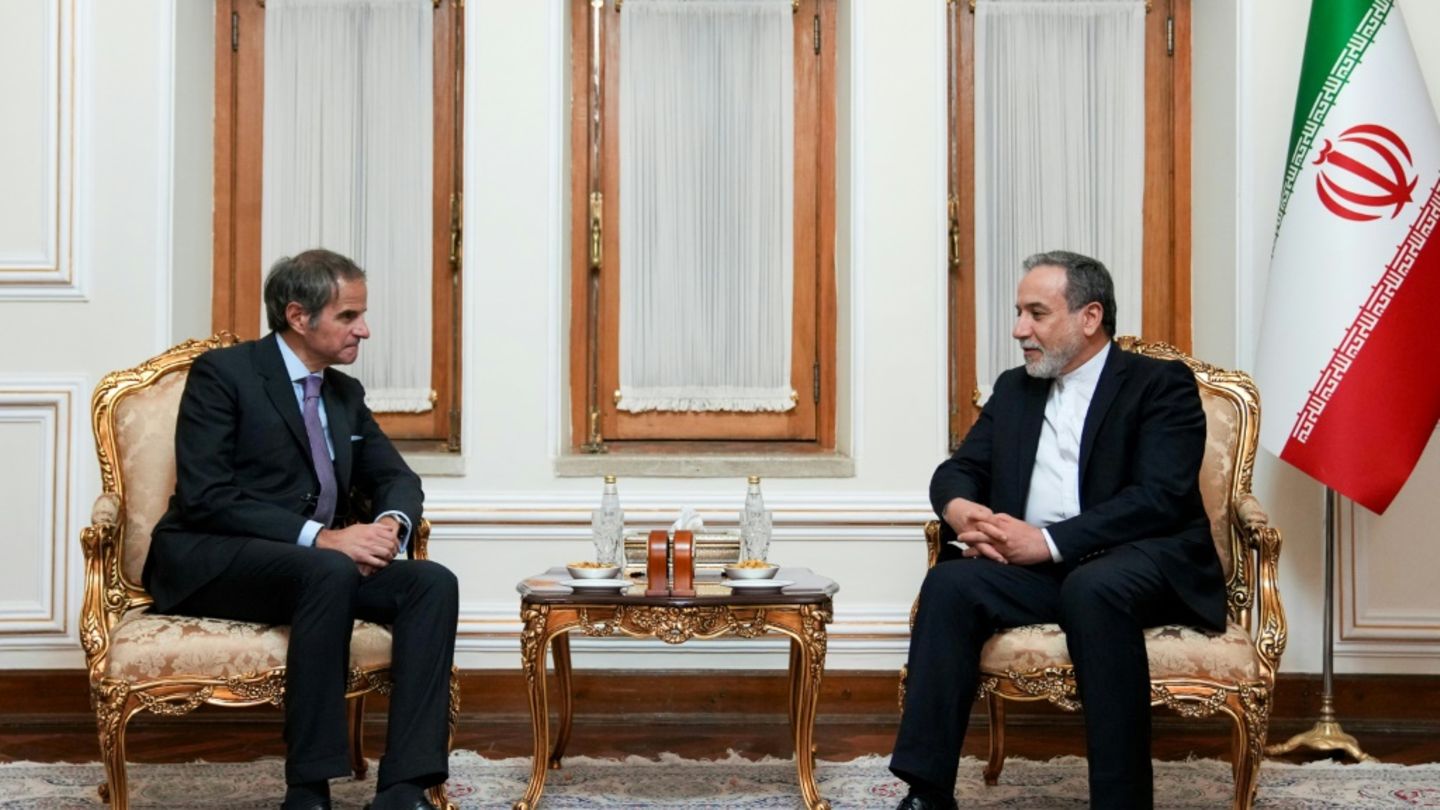 Grossi (l.) und Araghtschi in Teheran