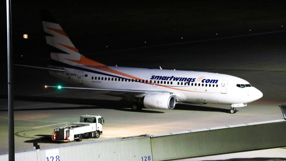 Landung afghanischer Flüchtlinge am Flughafen Leipzig