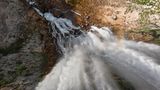 Wasserfall auf Felsen