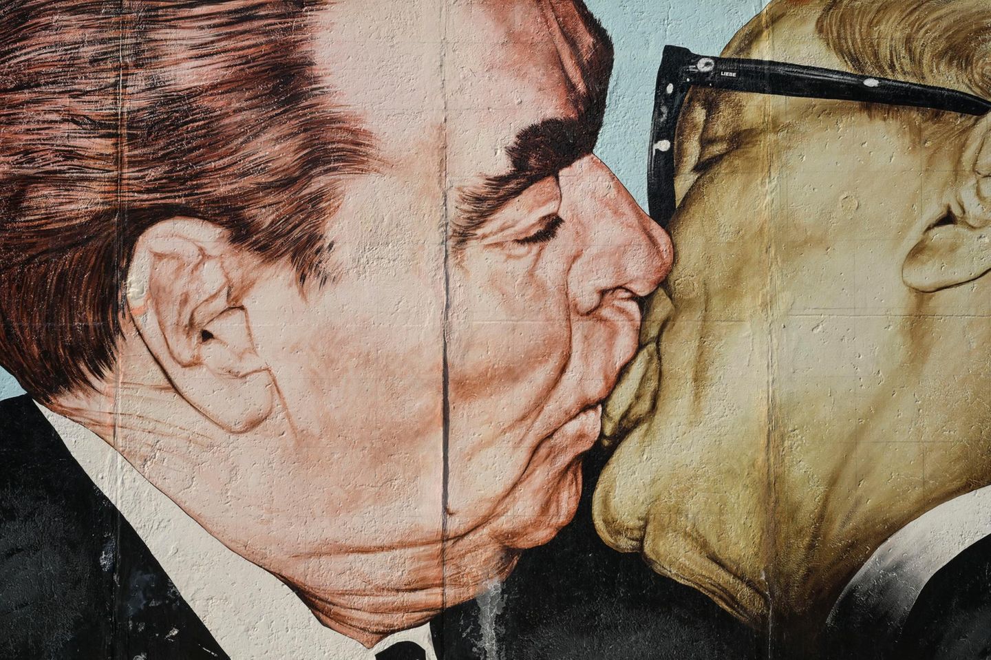 Der "Bruderkuss" an der Berliner Mauer Deutschland