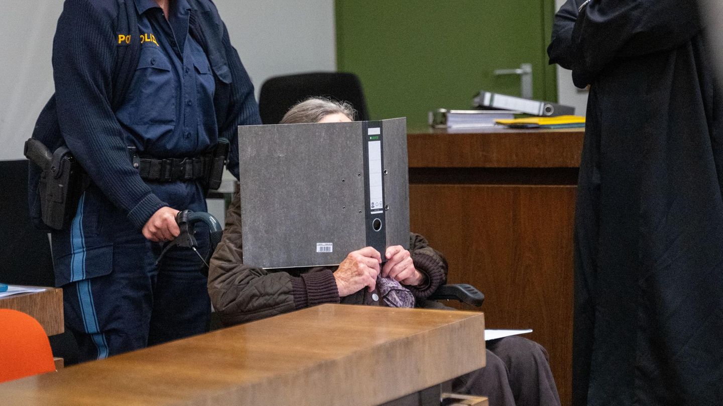 Die 90-jährige Brigitte W. ist wegen Mordes angeklagt: "Ja, ich bin sicher. Sie ist zu hundert Prozent tot."
